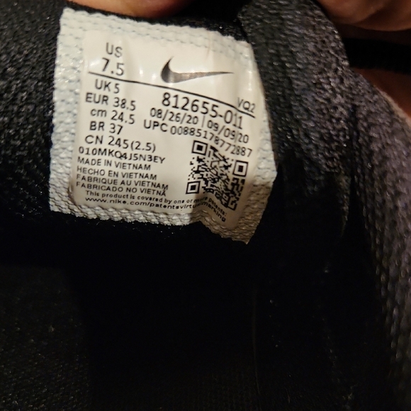 Nike Tanjun Black and White Athletic Shoes - Picture 3 of 9